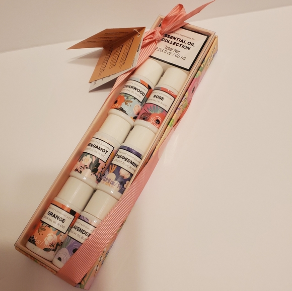 6 pc Essential Oil Collection in gift box,… - Picture 3 of 8